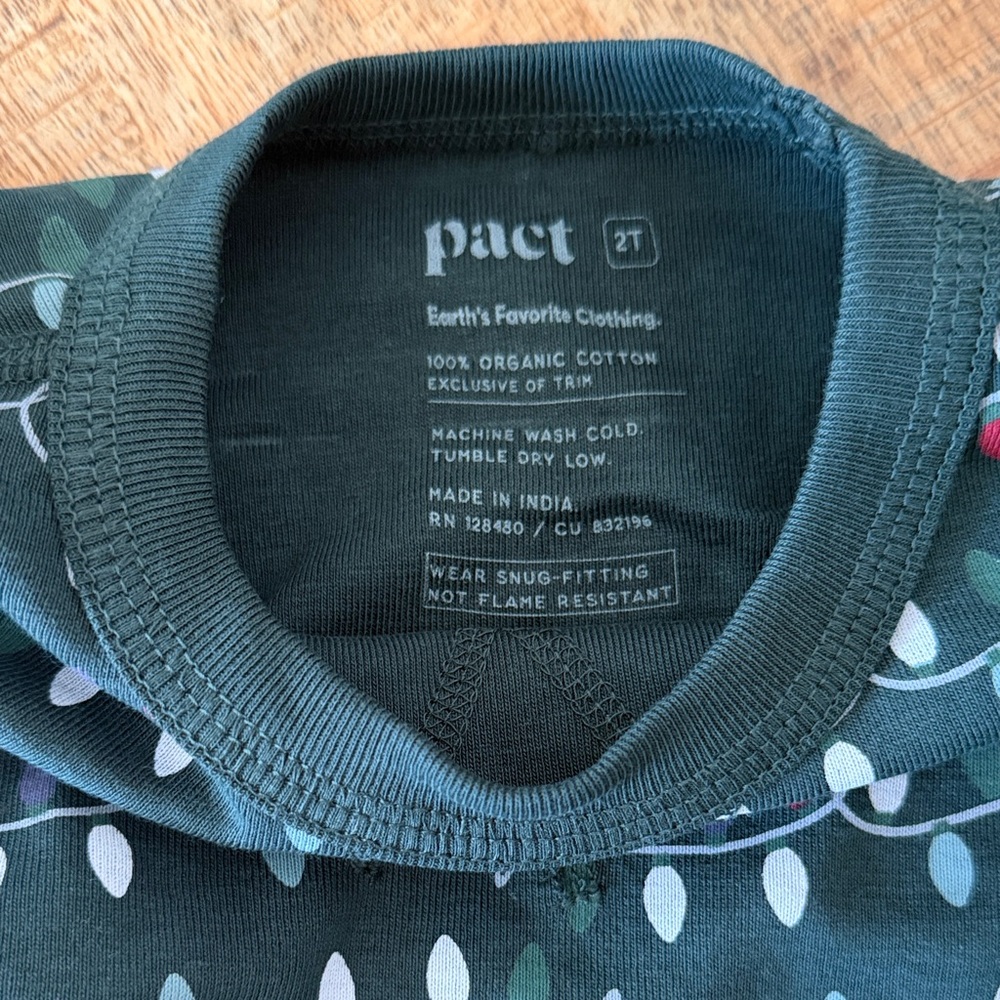 100% Organic Cotton Xmas Pajama Set - Picture 3 of 4